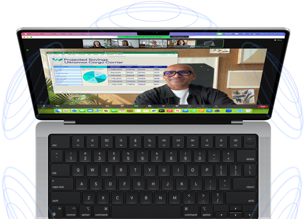 MacBook Pro, jonka ympärille piirretyt siniset ympyrät viittaavat tilaäänen tuottamaan 3D-vaikutelmaan. Laitteen näytöllä puhuja käyttää Esittäjän peittokuva ‑ominaisuutta Zoomissa ja näkyy esittämänsä sisällön edessä